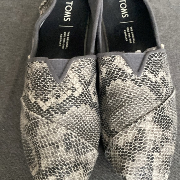 Tom’s animal print Slip on very comfortable size 7 - Picture 2 of 5